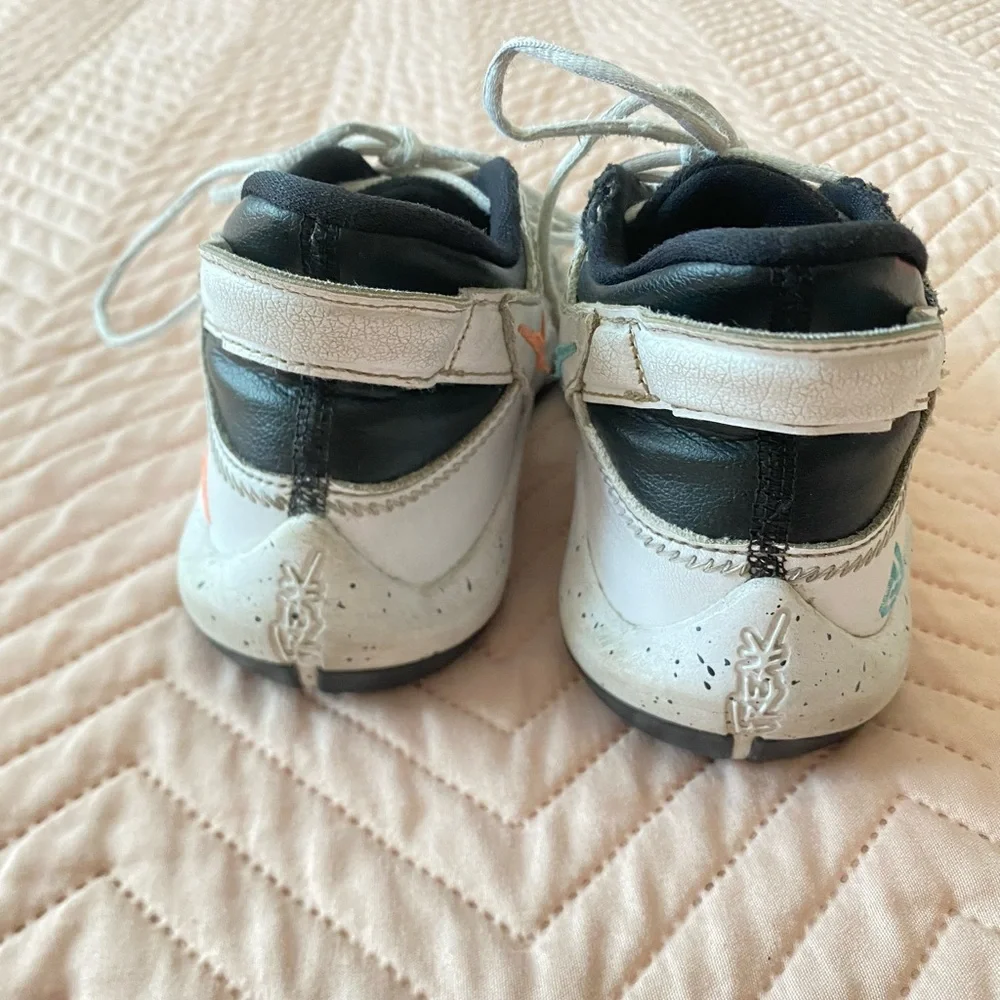 Nike sneakers - Picture 2 of 5